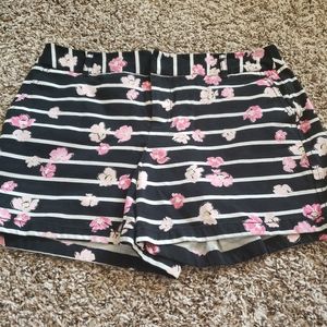 Elle Floral Print Shorts Size 6
